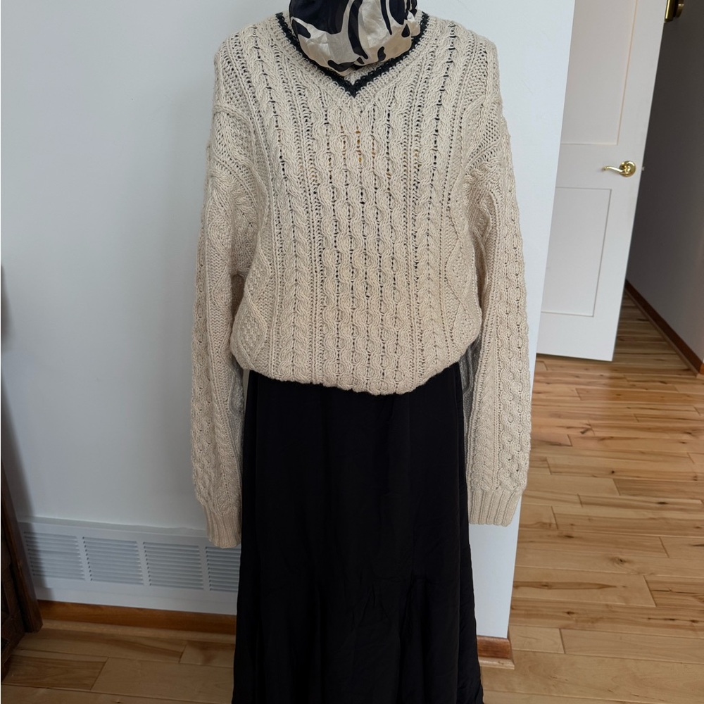 Abercrombie & Fitch Cable Knit V-Neck Sweater - Cream - Picture 7 of 12